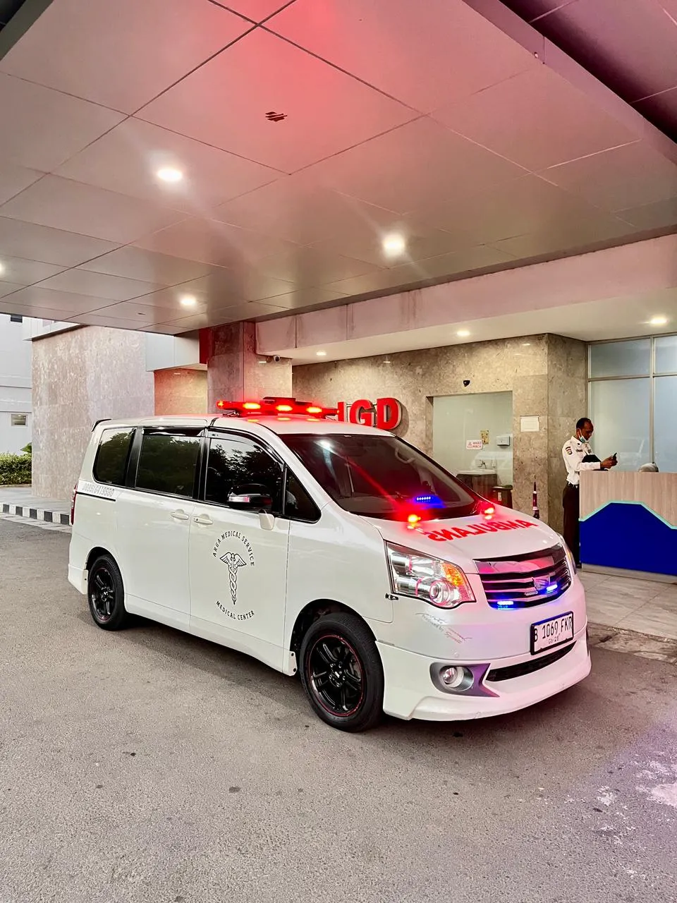 Ambulance Depan